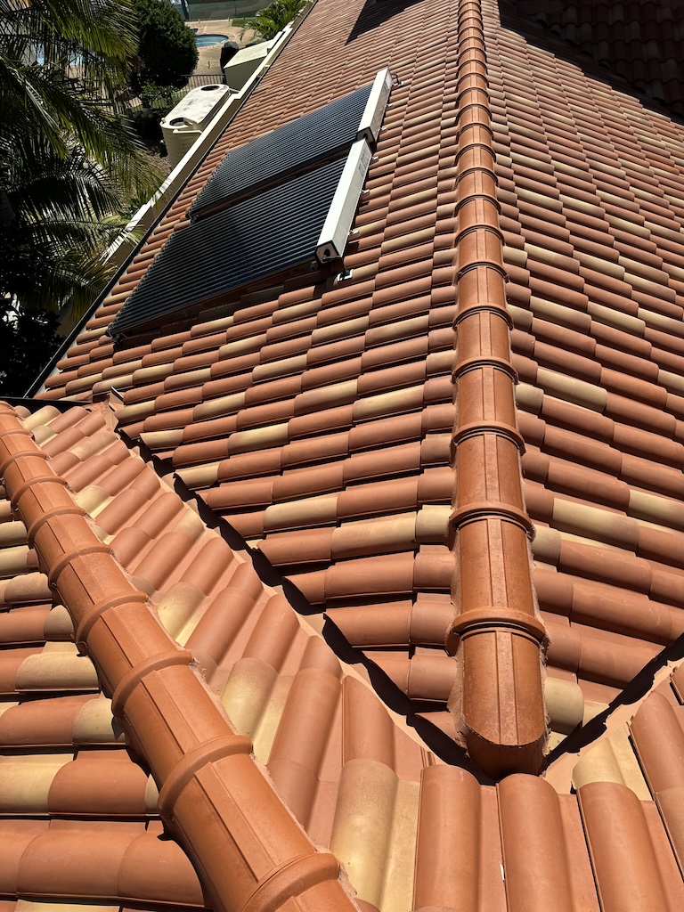 Maroochydore roof cleaning image after cleaning
